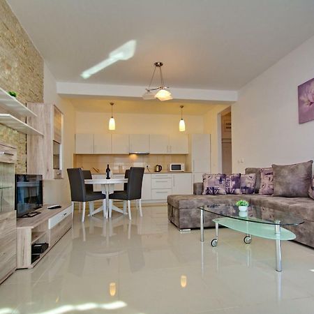Apartment Dobrota Котор Екстер'єр фото