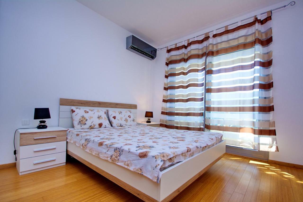 Apartment Dobrota Котор Екстер'єр фото