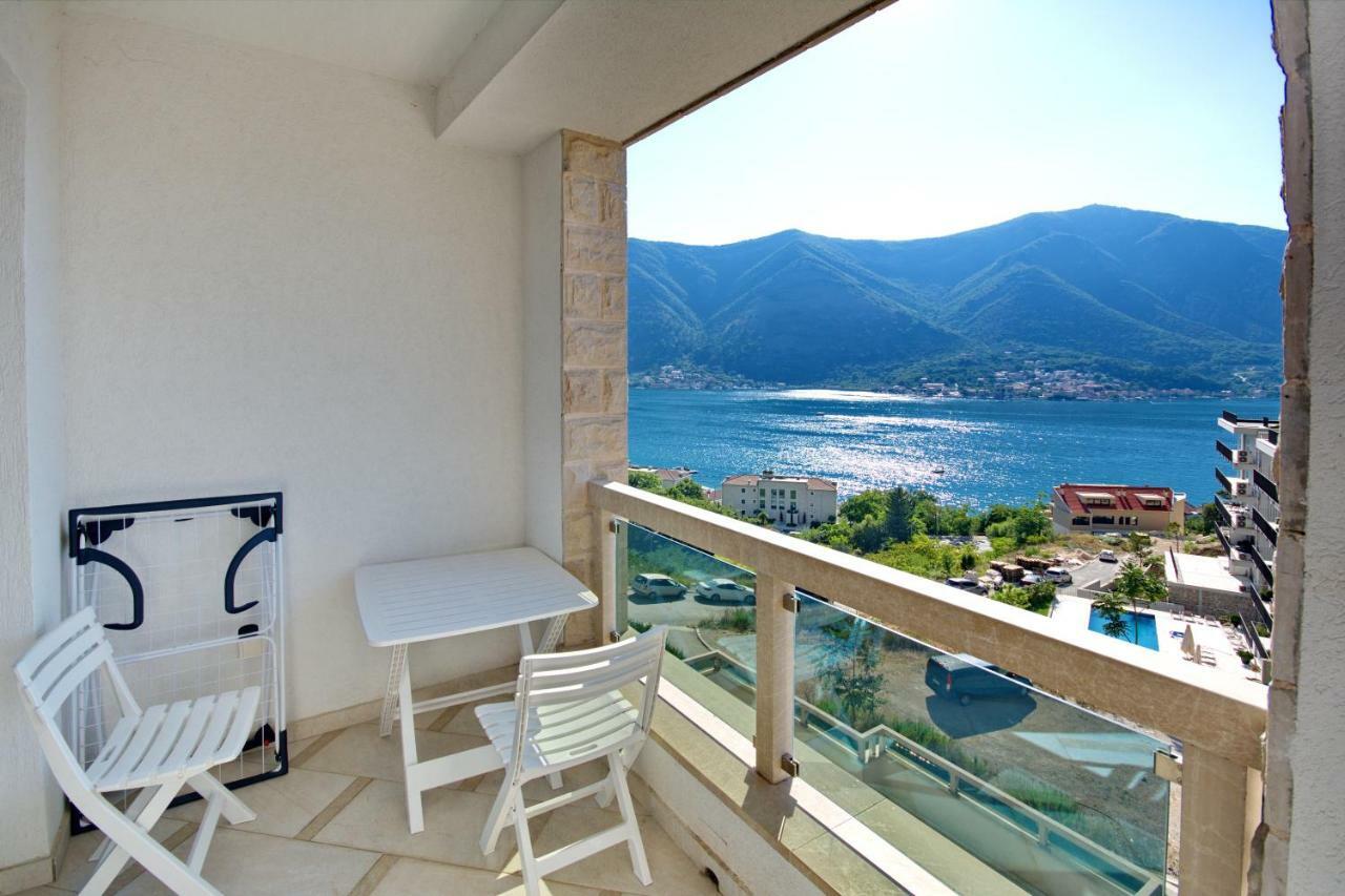 Apartment Dobrota Котор Екстер'єр фото
