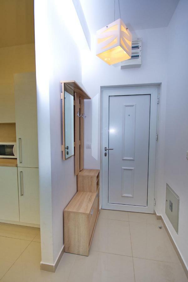 Apartment Dobrota Котор Екстер'єр фото